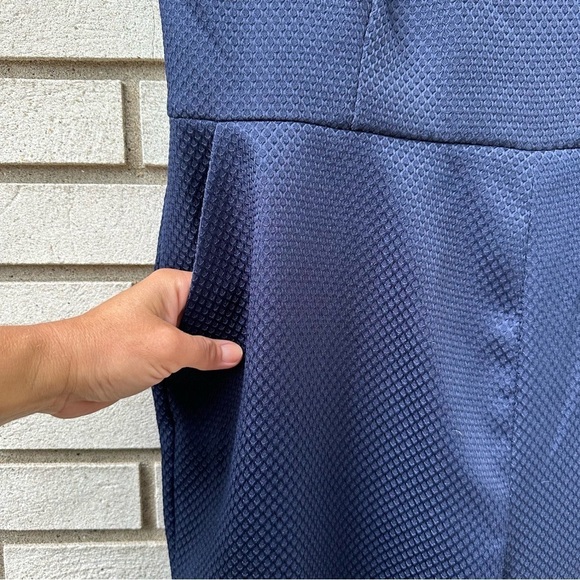 Trina Turk Observer Navy Textured V-Neck Bow Strap Cropped Jumpsuit Sz 16 - Picture 6 of 16